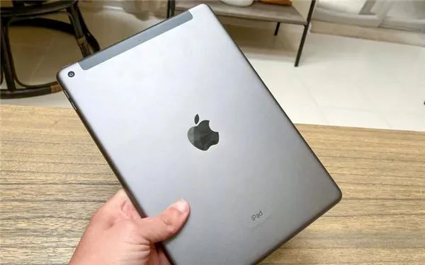 苹果ipad8真机评测外形过时但极具性价比