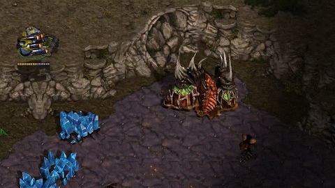 开局后迅速分配scv以最高效率依次采矿,第8个scv造房子(bs);完成第9个