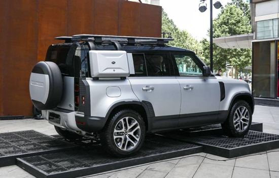 造型更时尚前卫 全新路虎卫士成都车展上市