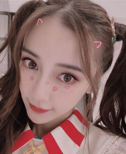 名门泽佳31岁杨颖晒贴纸特效少女感十足扎双马尾古效果灵精怪