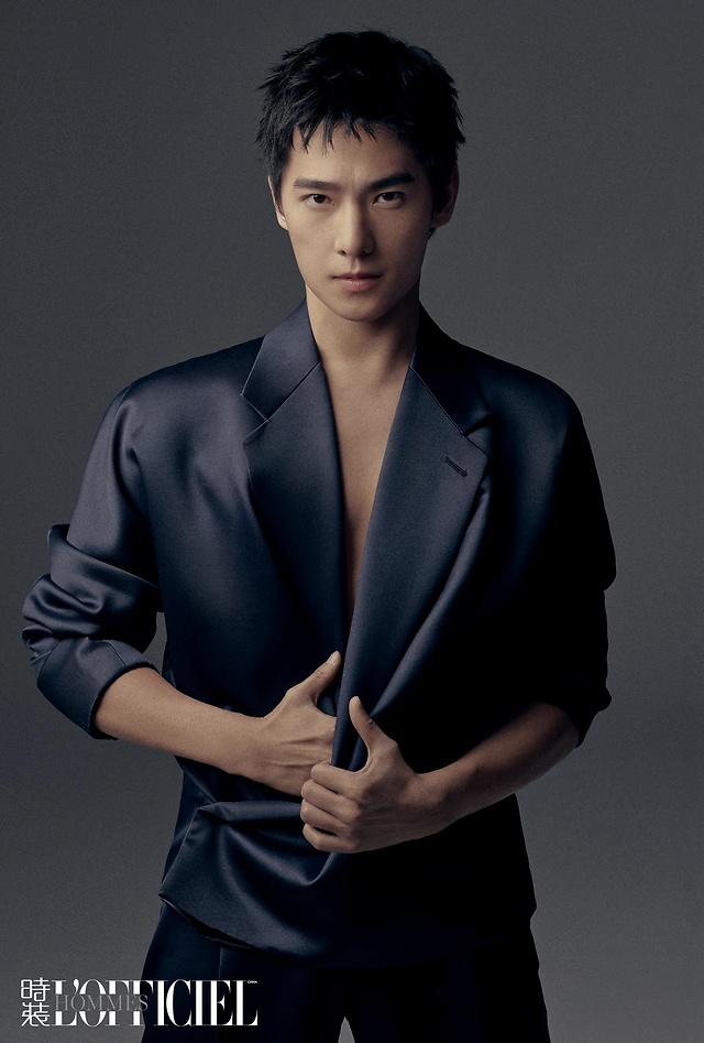 杨洋登《时装男士》封面 质感大片呈现从容感染力__凤凰网
