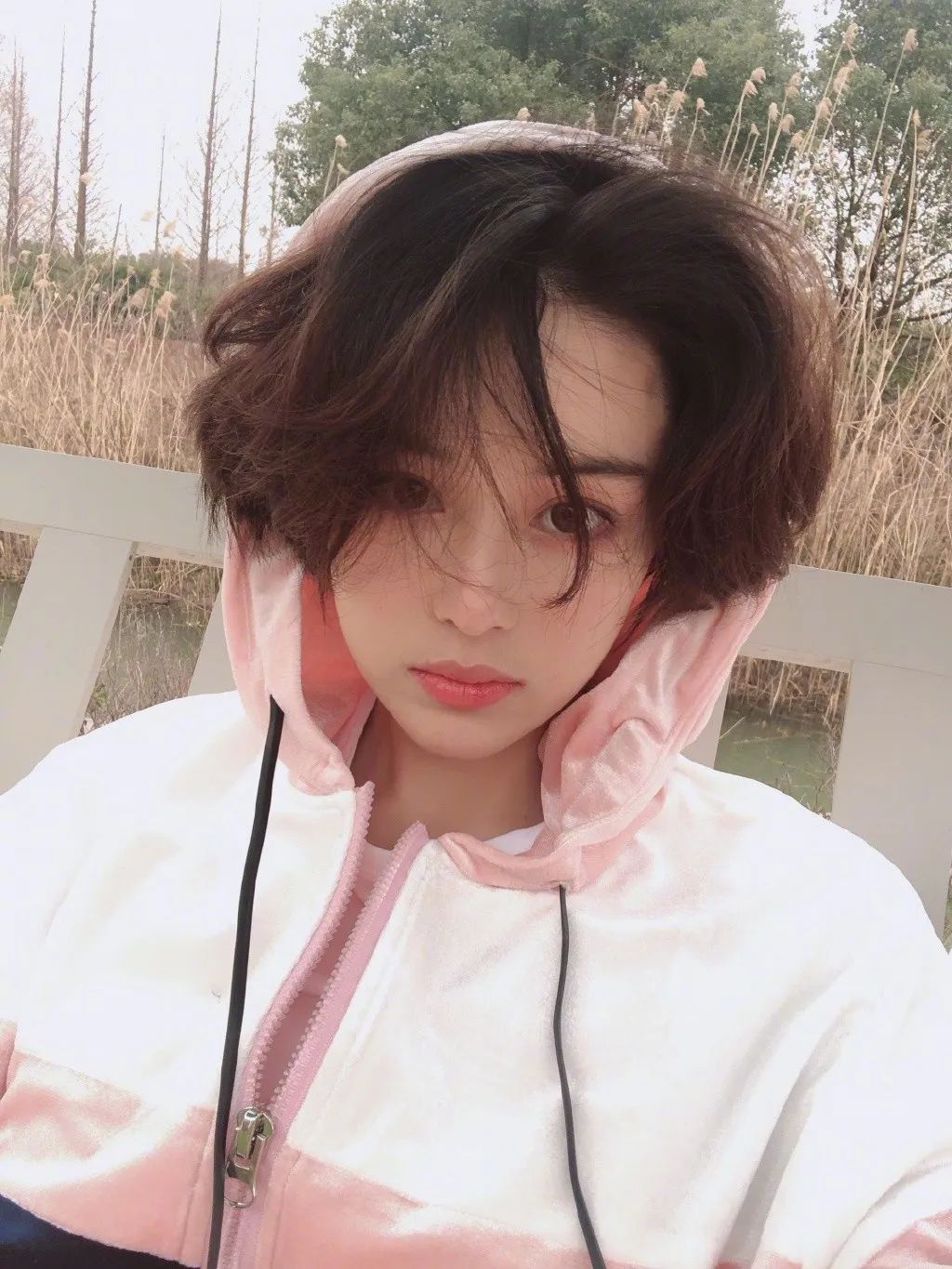 关晓彤看重流量?沈月反感助理?张馨予讨好前辈?郭碧婷被抢戏?