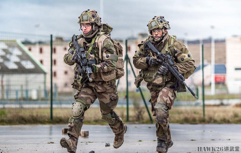 法军第35步兵团城镇作战演习新旧两代步枪同框vbci步战成核心