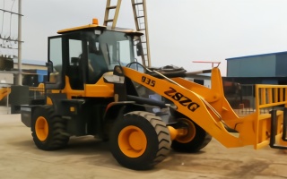 牛人发明：铲车改叉车，铲车加叉齿铲车，一车两用，看着真服气