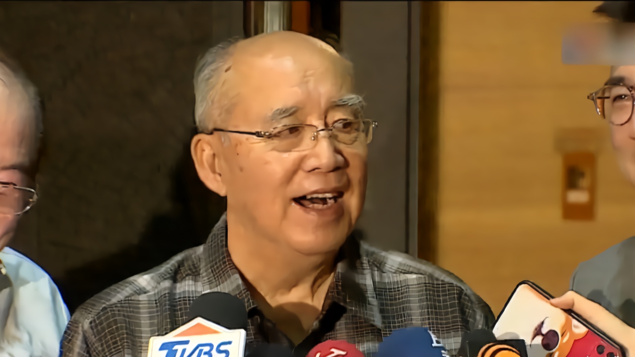 吴伯雄向江启臣建言:改革不要随波逐流,"九二共识"历久弥新