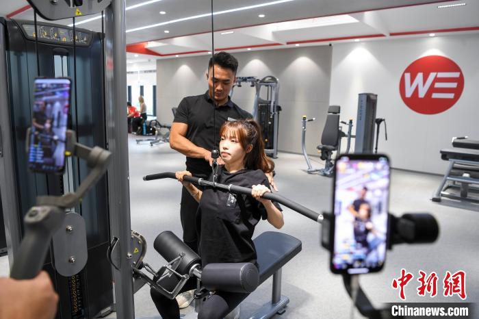 "线上健身"需求高涨 "云健身"练出新时尚__凤凰网