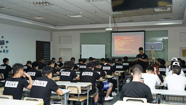 借卵费用（健身教练如何学呢？有哪些方法呢？）