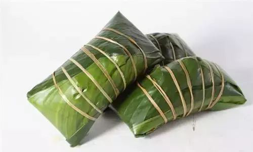 浙江嘉兴粽子历史悠久闻名华夏,嘉兴粽子为长方形,有鲜肉,豆沙,八宝