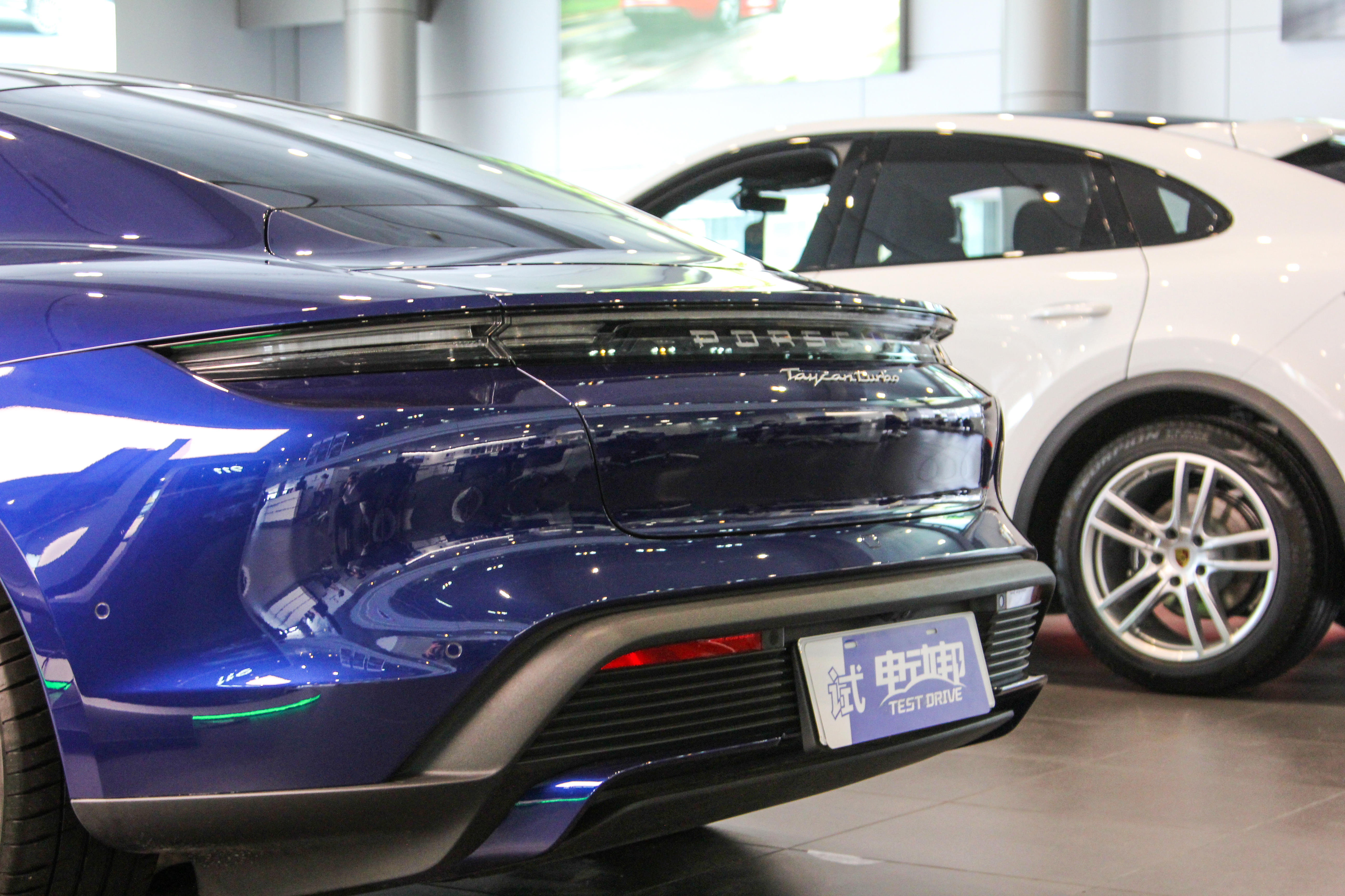 2秒破百,电动汽车的标杆?静态体验保时捷taycan