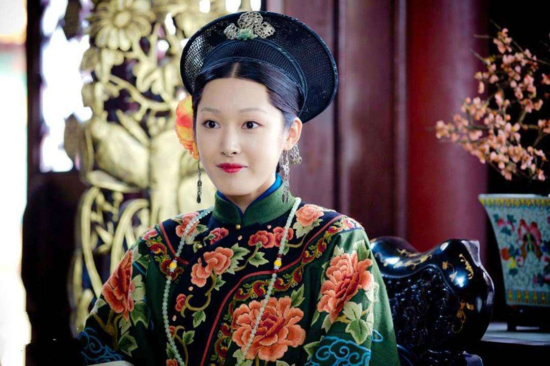 年仅10岁的小奕詝失去了生母,被送往奕䜣的生母静贵妃那里接受教育.