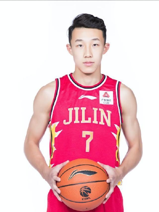 新赛季年龄较小的球员,孔德高天赋满满作为本赛季首次亮相的孔德高来