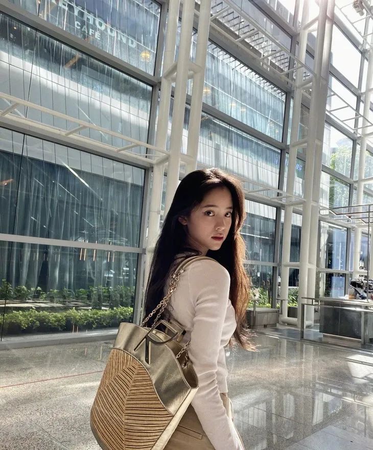 时髦办何穗的草编包把草种到了我心里夏天真好哇