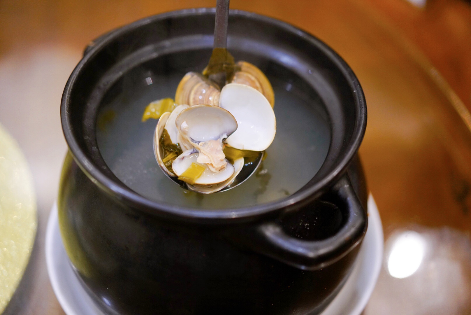 咸菜花蛤汤,大鱼大肉吃多了难免觉得有些许腻味,咸菜咸淡适口,花蛤汤