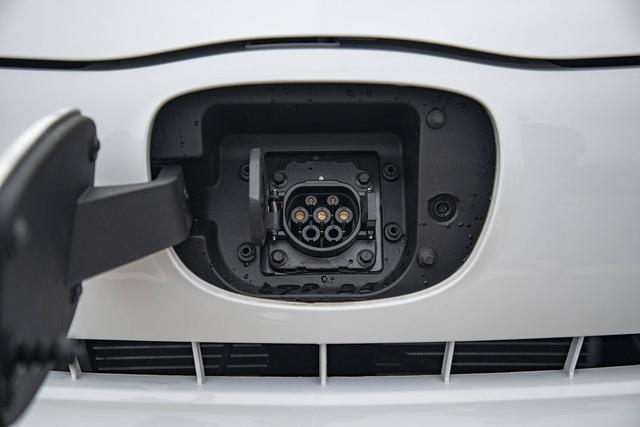 欧拉r1的强劲对手?续航260km,不到6万的上汽科莱威clever如何?