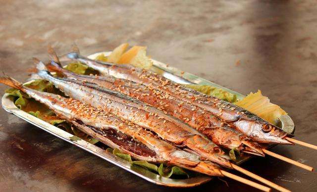 经常见的日式烤秋刀鱼,究竟是什么味道呢?__凤凰网