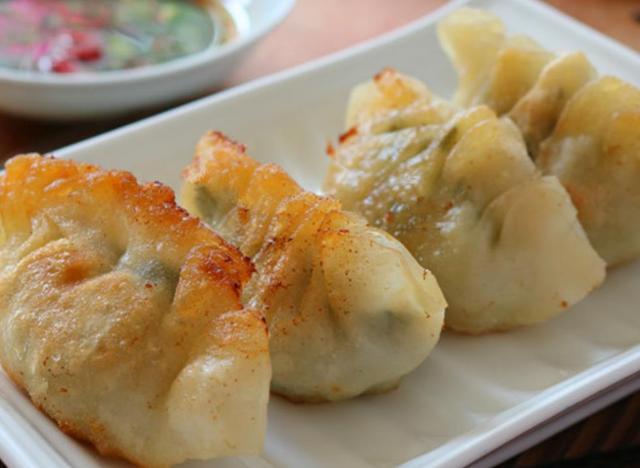 煎水饺时总糊锅?