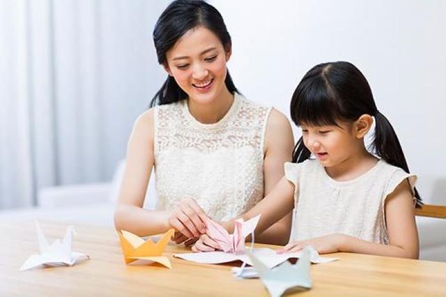 宝妈休完产假去上班,婆婆却拒绝带娃,直言:女人就该在家带孩子