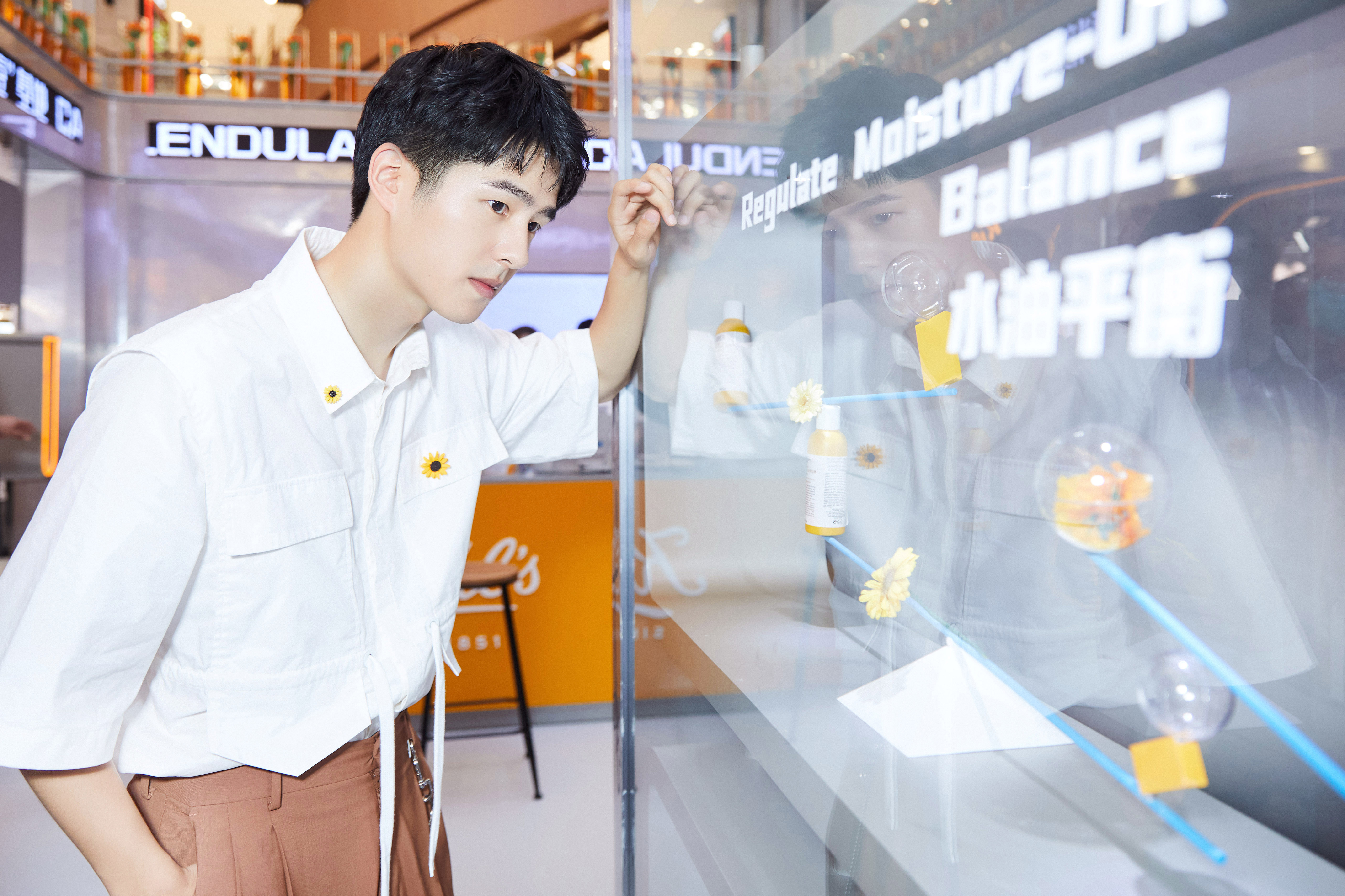 刘昊然邀你参战油痘肌没在怕的kiehls科颜氏金盏花战痘基地空前登陆