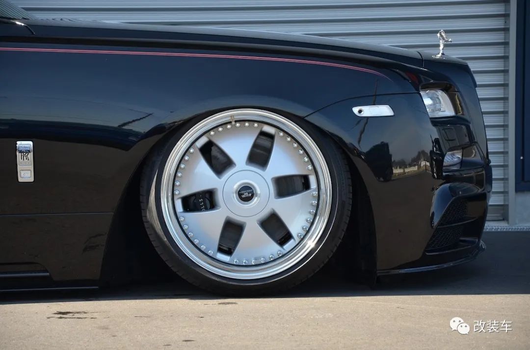 日本左舵版大劳魅影vip风格改装,低趴大饼轮毂尽显贵族风范