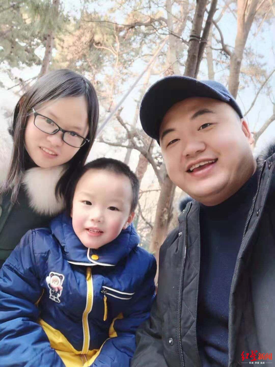 蔡宜达的老婆照片图片