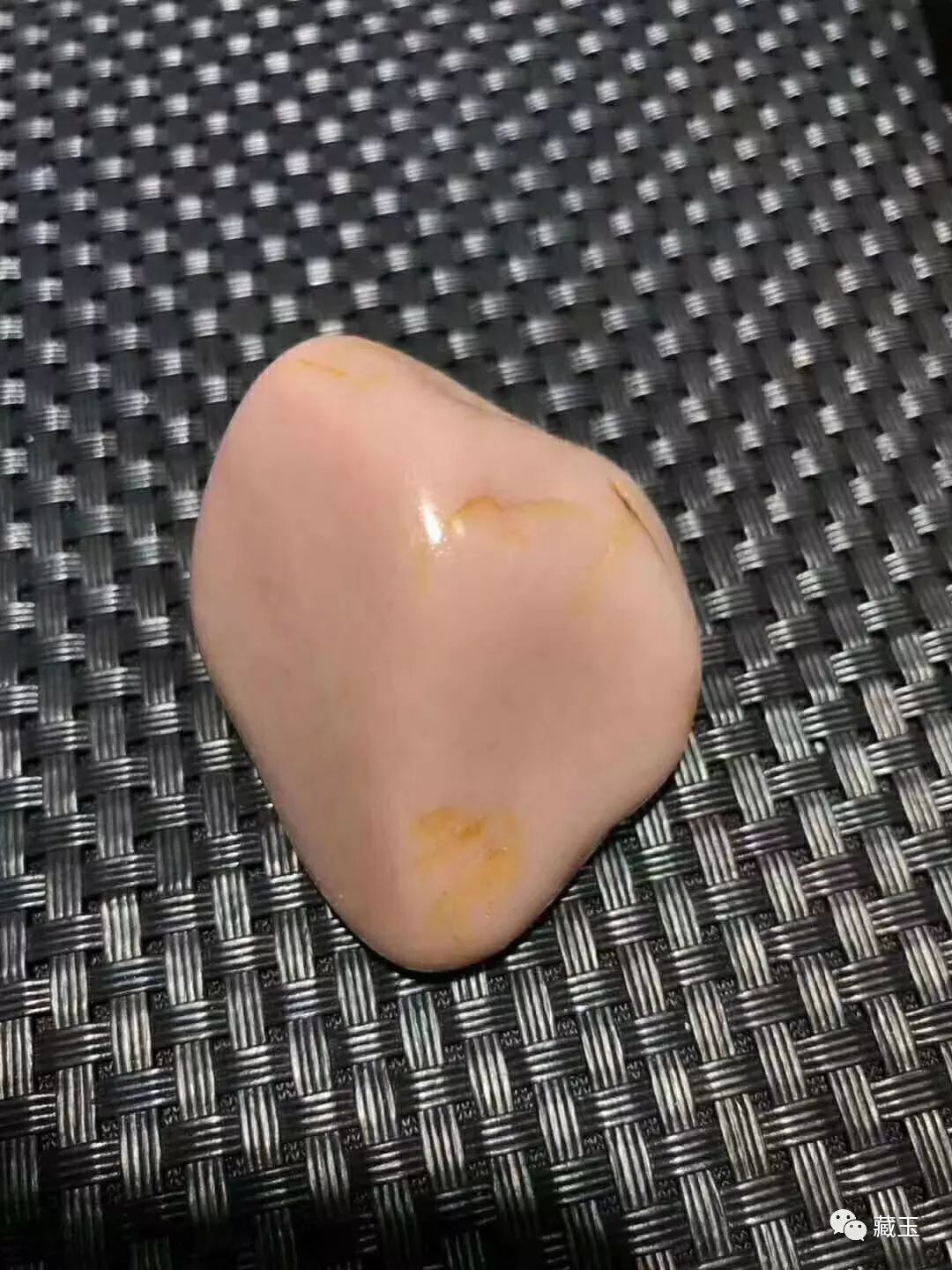 一千变一万和田玉里的稀罕之物桃花玉籽料