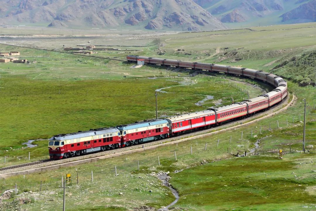 新疆旅游专列也于9月11日恢复开行,并将在随后四个月里安排26列旅游