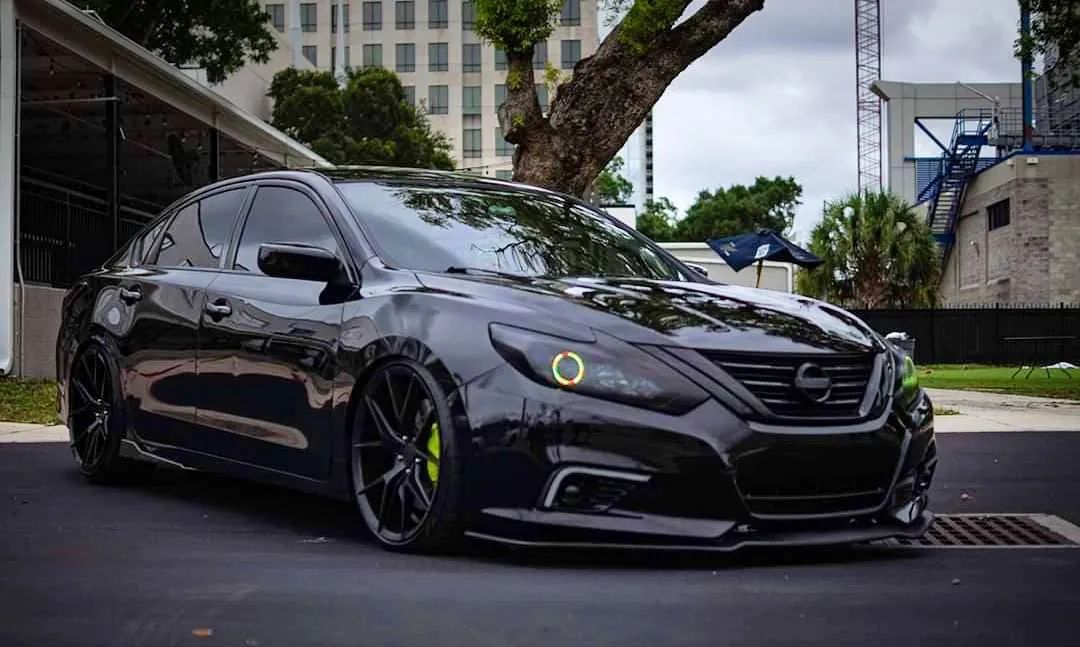 更车室移动大沙发日产天籁怎么改这里有十个改装案例