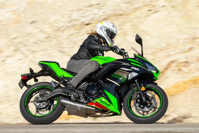 "空手道黑带段位" ,美女试驾川崎2020款ninja 650后如此评论