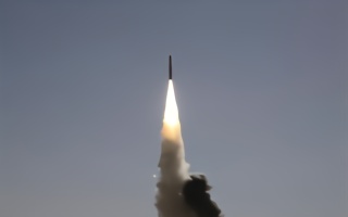 中国航天传来喜讯，新型固体运载火箭发射成功，创下三个“首次”