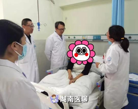 "肚子胀得受不了"徐女士神色恹恹,语气低沉向龚国忠教授诉说.