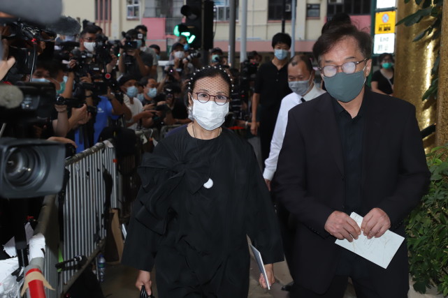 丧礼一连3日于香港殡仪馆举行,昨日供亲友致祭,今日下午2时开始公祭