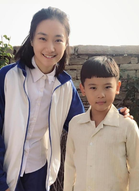 在孙俪最新的一部热播剧《安家》中孙艳直接出演了孙俪角色的少女时期