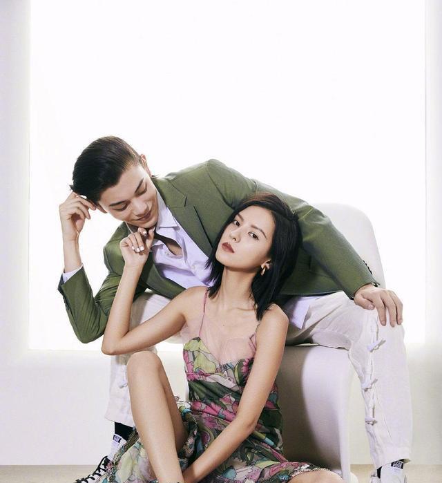 名门泽佳张予曦丁禹兮合体登杂志撒糖红蓝cp造型效果甜蜜连击