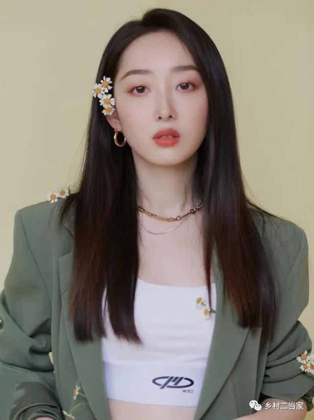 娱乐圈水蜜桃女孩冷白皮代表蒋梦婕教你学穿搭