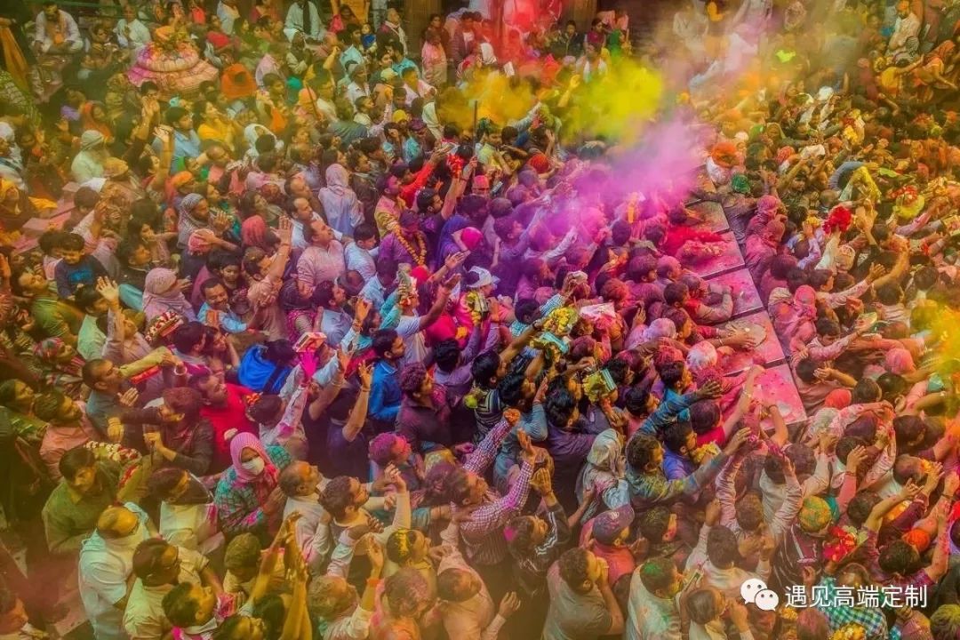 节日到来的前40天 就已经有各种庆典陆续上演 随着时间越接近洒红节