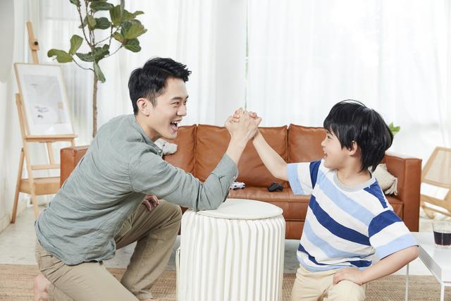 适合宝爸带娃进行的3个亲子活动,增进亲子感情,还让孩子更聪明