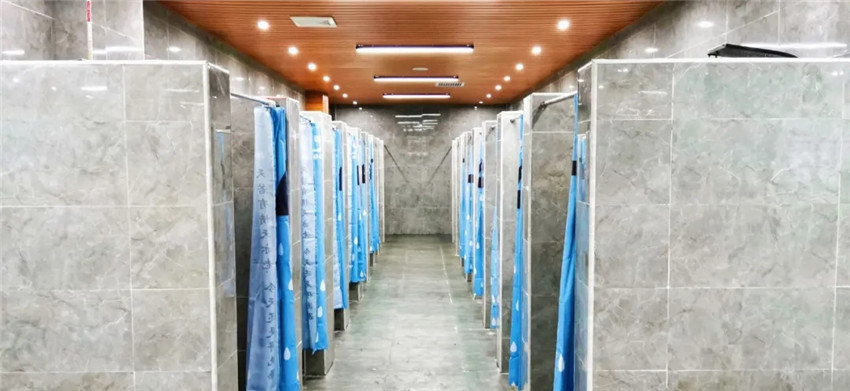 内蒙古财经大学的新浴室走红,集洗浴,图书馆,奶茶店一体羡慕中