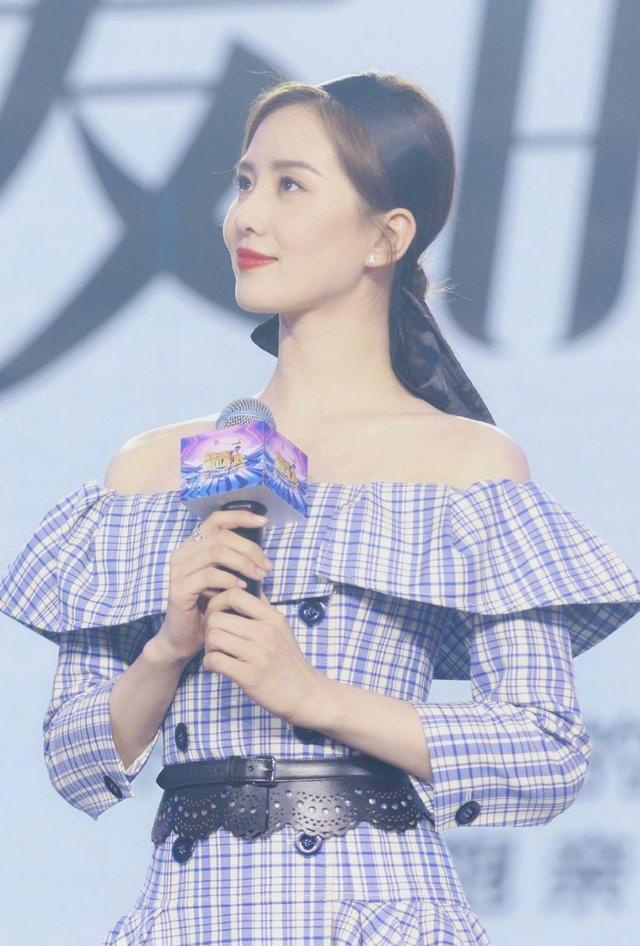 直角肩大赏:刘亦菲溜肩毁气质,郑爽肩颈线优越,而她最出众