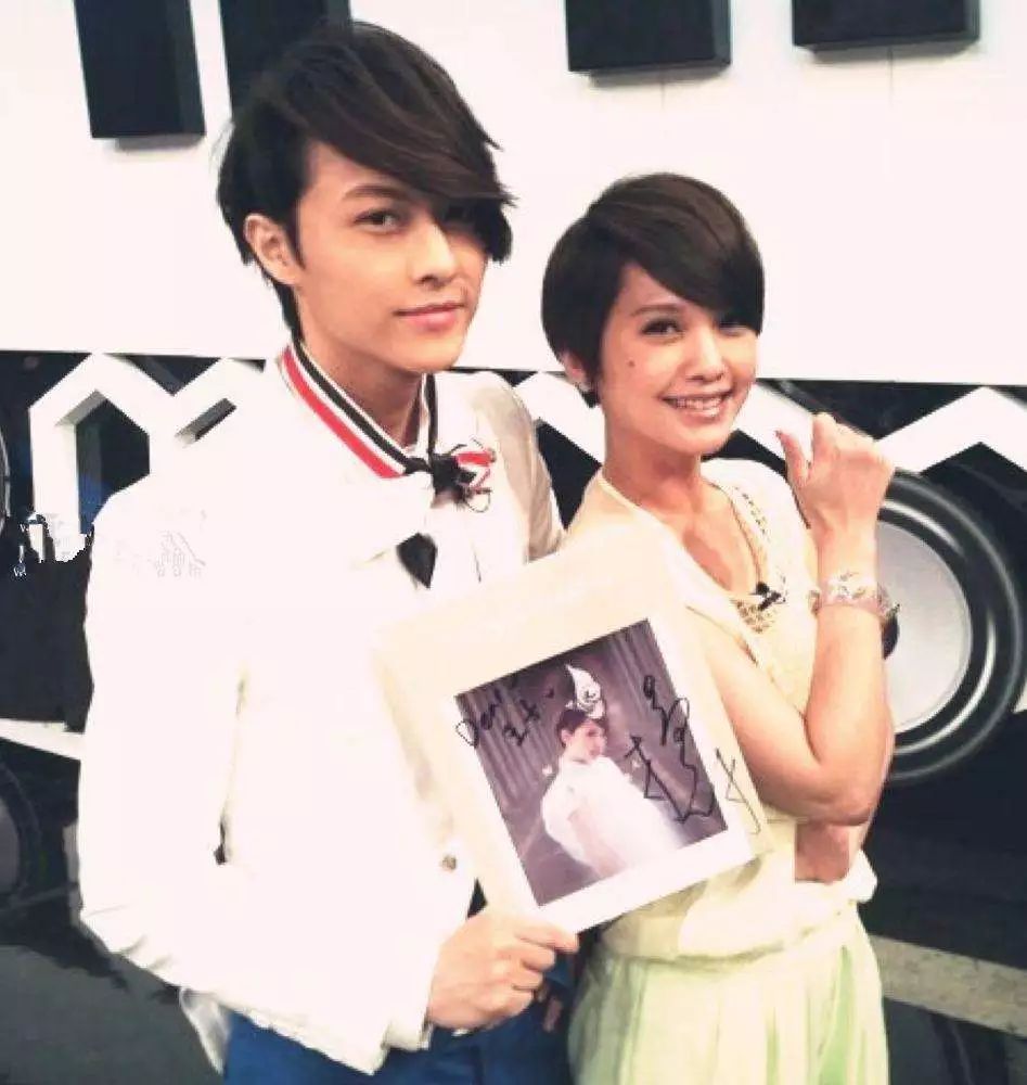 口碑还不错,出道这么多年也没有太多花边,圈内靠谱的绯闻前女友貌似