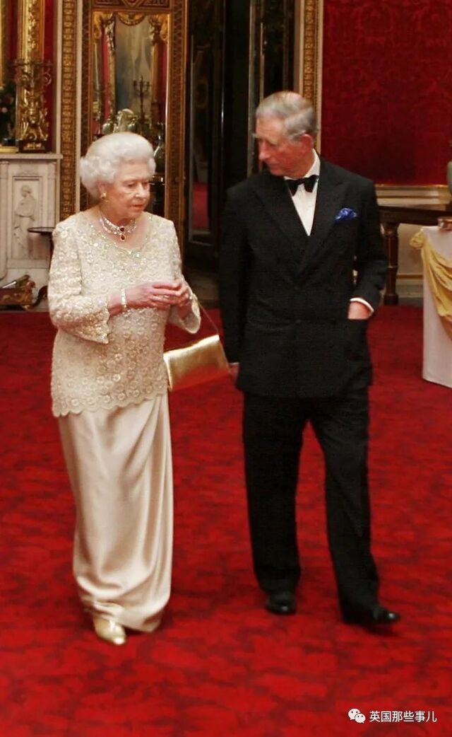 英国女王和首相谁大图片