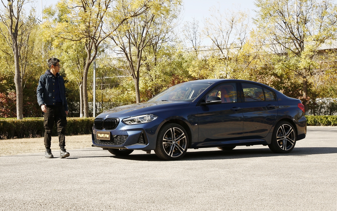 懂潮流,有个性体验bmw 2021款125i m运动曜夜版