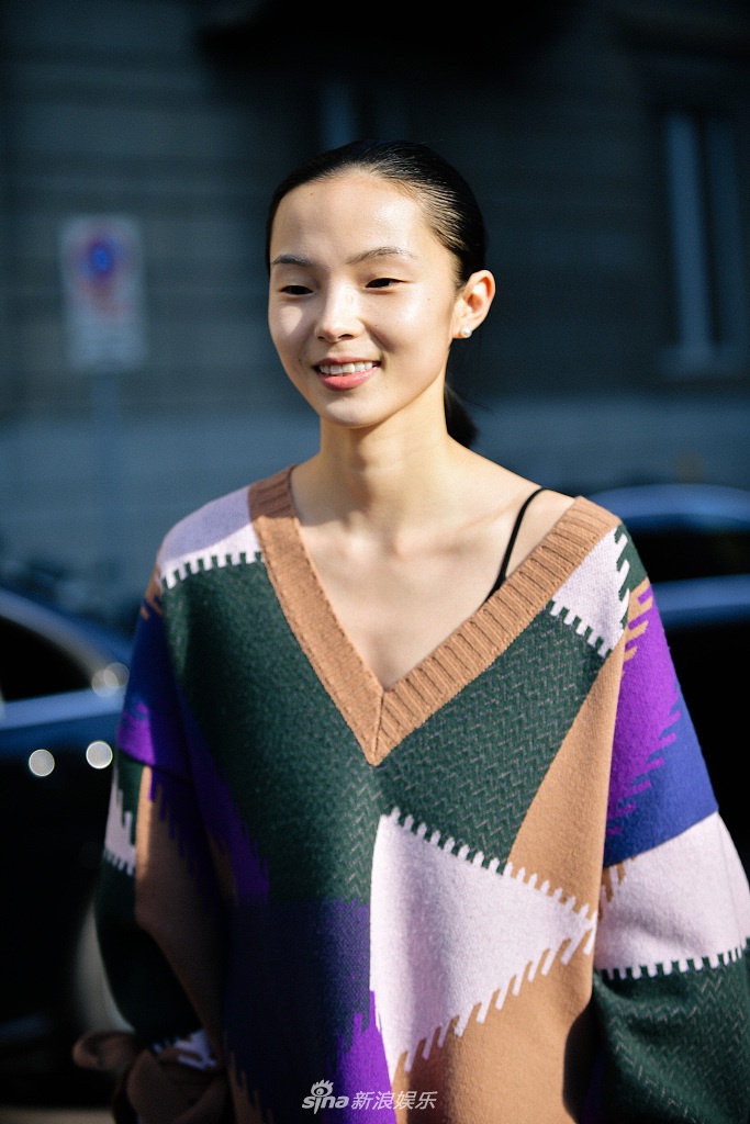 雎晓雯现身米兰街头 身材纤细高挑超模范儿十足