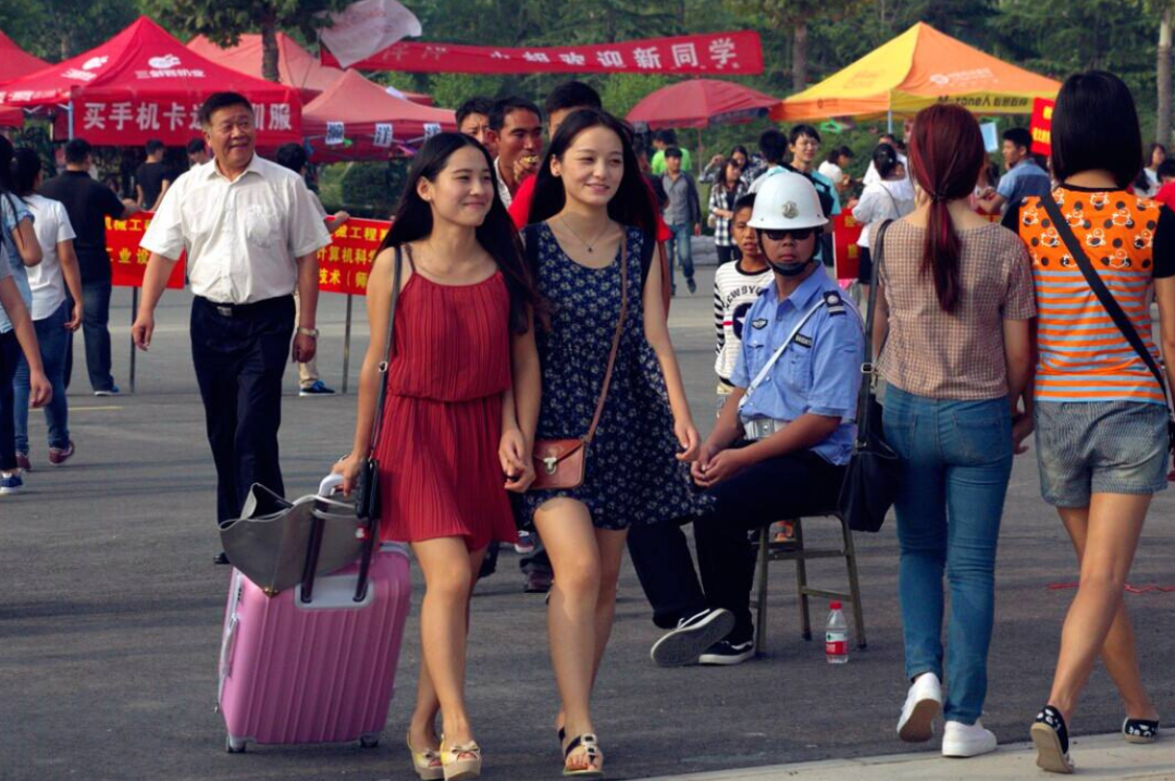 准大学生入学应该准备什么一部手机走天下