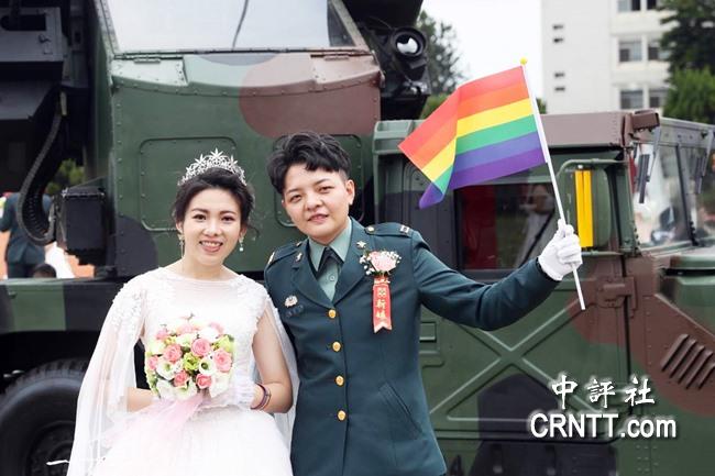 国军同婚新人陈莹宣与李沴稹是大学同学,认识2年后决定从朋友变成恋人。(照片:军方提供)