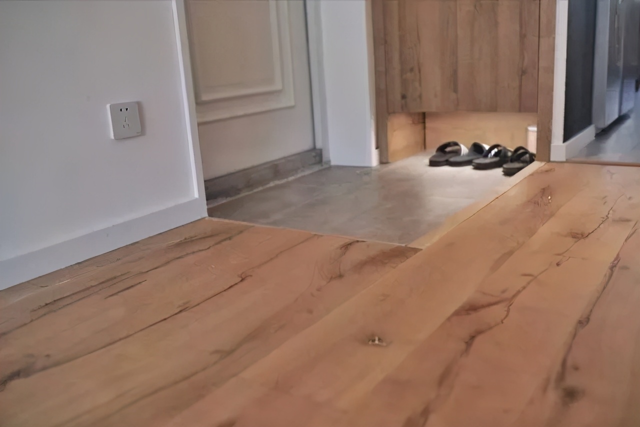 入户玄关设计很多人将地面下沉2公分很实用