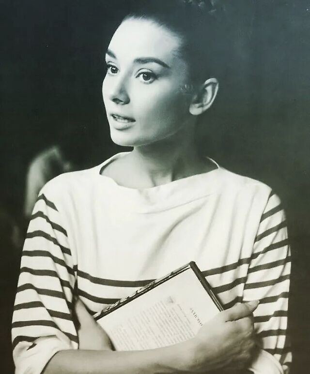 下周穿什么超严格导师lisa的竖条纹外套pk娜扎的海魂衫好看二选一