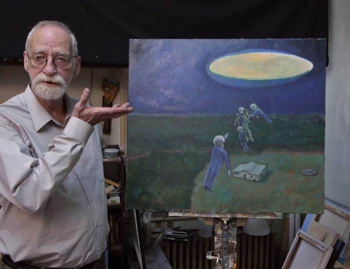 他8岁被外星人绑架17岁和女外星人交配还生下60多混血后代