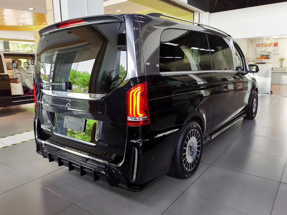 全新双色迈巴赫版vs700l豪华商务车