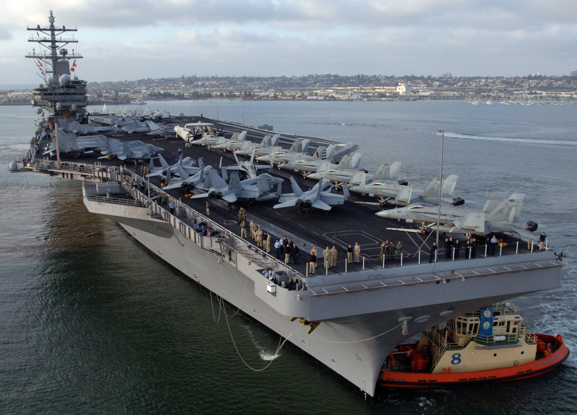 图鉴:"尼米兹"级航空母舰"里根"号展示舰载打击力量