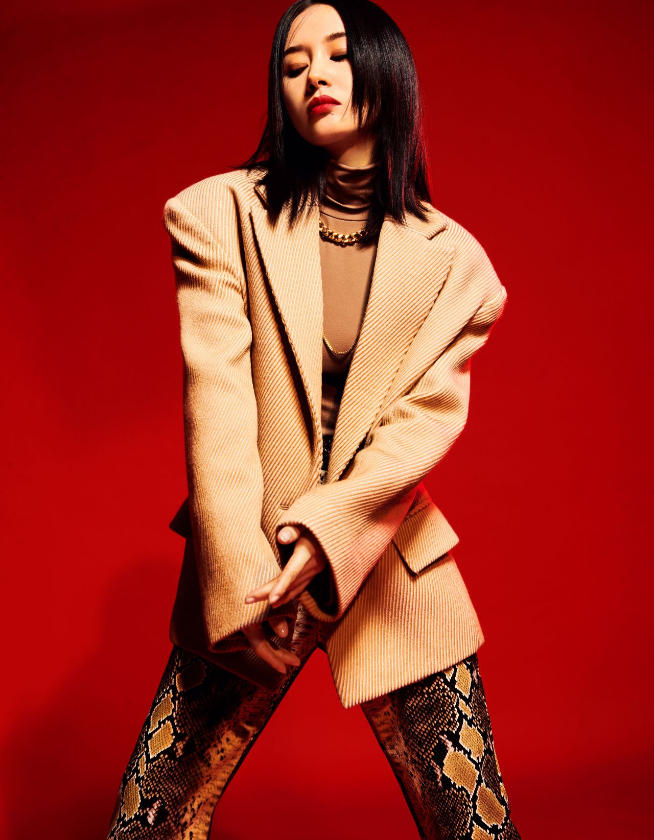 王子文登12magazine创刊封面率性复古诠释摩登摇滚风